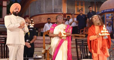 राष्ट्रपति ने गंगा आरती में प्रतिभाग करते हुए की देश की खुशहाली की कामना