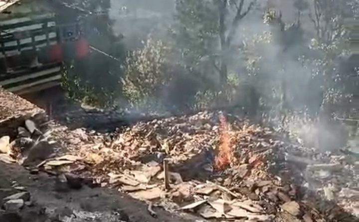 सालरा गांव अग्निकाण्ड ; 22 परिवारों पर टूट पड़ी महाविपत्ति, अन्न धन्न, जीवनभर की कमाई, सब कुछ हुआ खाक