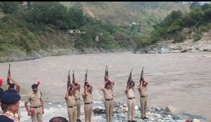 अलकनंदा के तट पर हुआ ITBP के दिवंगत उप निरीक्षक भीमसिंह  का अंतिम संस्कार