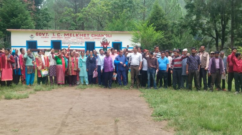 कॉलेज में शिक्षकों के 4 खाली पद  भरने तथा भवन निर्माण को लेकर मिलखेत में भी किया अभिवावकों  ने प्रदर्शन