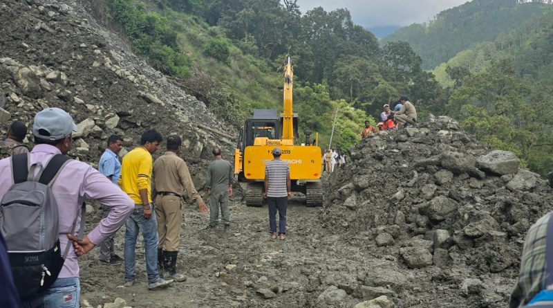 बिशनपुर में  अवरुद्ध गंगोत्री मार्ग यातायात के लिए खुला