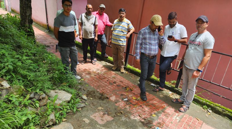पोखरी  के खणड विकास अधिकारी ने किया योजनाओं का स्थलीय निरीक्षण