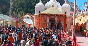 शीतकाल के लिए बंद हुए गंगोत्री धाम के कपाट; हजारों श्रद्धालुओं ने अभिषेक पूजा में लिया भाग