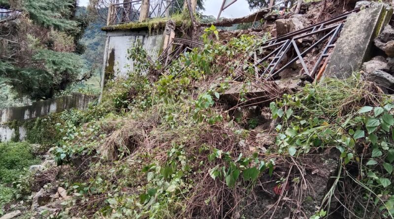 लगातार बारिश से पोखरी क्षेत्र में जनजीवन अस्त-व्यस्त