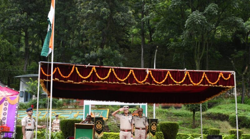 गौचर में स्वतंत्रता दिवस धूमधाम से मनाया गया