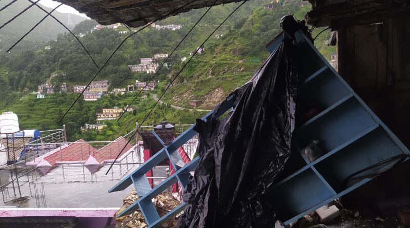 मूसलाधार बारिश से पोखरी क्षेत्र में जनजीवन अस्तव्यस्त 