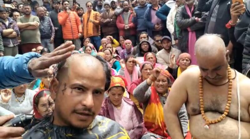 बद्रीनाथ मास्टर प्लान के खिलाफ : आंदोलन तेज, प्रभावितों ने किया मुंडन
