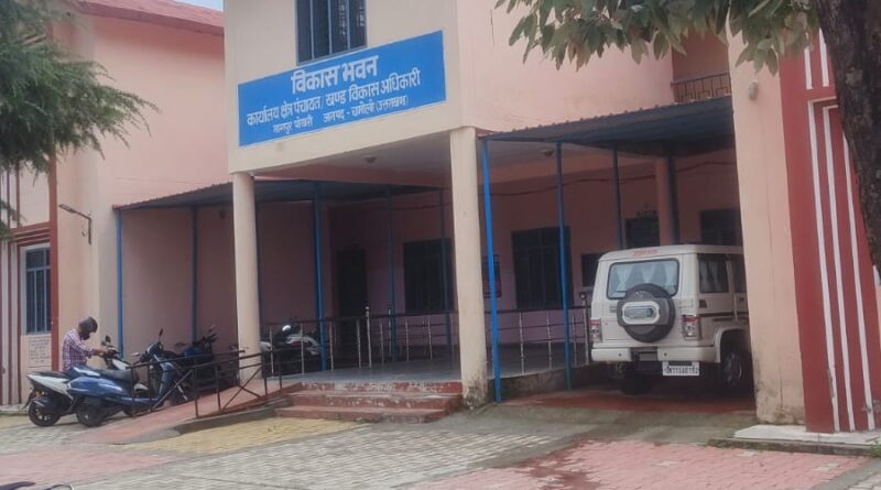 पोखरी में नये बीडीओ भंडारी ने कार्यभार संभाला, चर्चित निवर्तमान को भेजा गया घाट