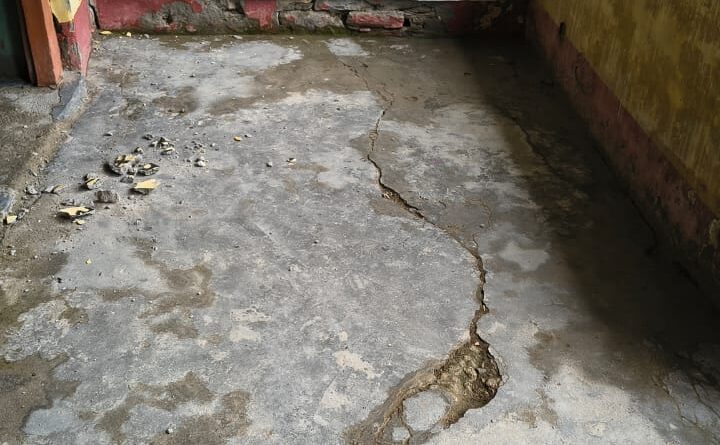 भूस्खलन की जद में आया थराली का हरिनगर लेटाल प्राथमिक विद्यालय, पढ़ाई ठप