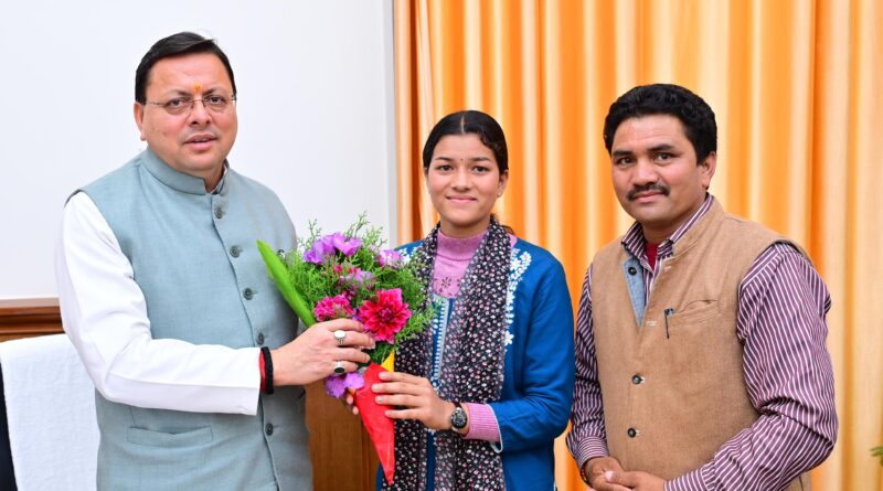 सारकोट की ग्राम प्रधान प्रियंका नेगी ने की  मुख्यमंत्री धामी से भेंट