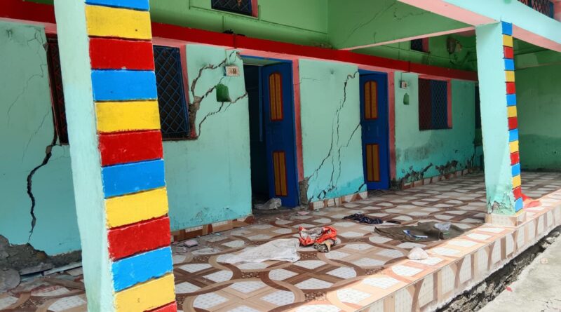 पोखरी ब्लॉक के क्वैंठी गांव में भूधंसाव से स्कूल और कई मकान खतरे में