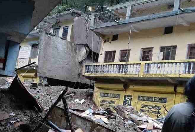 थराली क्षेत्र के सगवाड़ा गांव में बादल फटने से तबाही, एसडीआरएफ और पुलिस राहत कार्य में जुटी