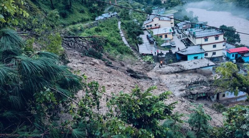 थराली में बादल फटने से भारी तबाही, कई मकान जमींदोज, पिंडर नदी उफान पर