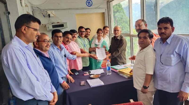 जूनियर हाईस्कूल शिक्षक संघ ने सीईओ से की वार्ता, लंबित मामलों पर कार्रवाई का मिला आश्वासन