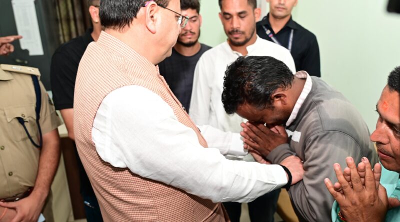 सीएम धामी पहुंचे आपदाग्रस्त थराली, बंटवाई 40 .35 लाख राहत राशि, पीड़ितों ने रास्ता भी रोका