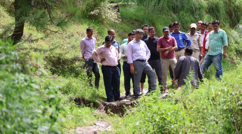 डीएम तिवारी और एसपी पंवार ने थराली आपदा प्रभावित क्षेत्र का लिया जायजा