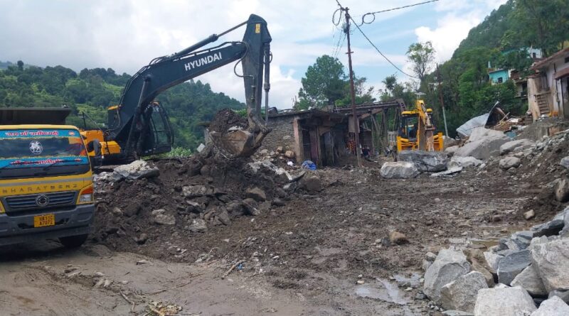 पिंडर घाटी की छह सड़कें अब भी बंद, बड़े वाहनों के लिए थराली-वांण मार्ग खोलने के प्रयास जारी