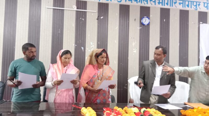 पोखरी विकास खंड में नव निर्वाचित पंचायत प्रतिनिधियों ने ली शपथ, विकास का लिया संकल्प