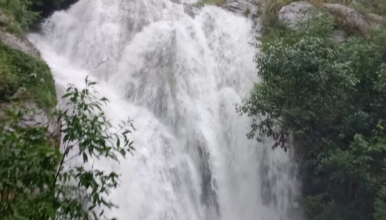 गौचर क्षेत्र में मूसलाधार बारिश से जनजीवन अस्त-व्यस्त, सड़कें बंद, ग्रामीणों को भारी दिक्कतें