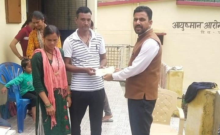 आपदा प्रभावित क्षेत्रों में वितरित किये राहत राशि के चेक