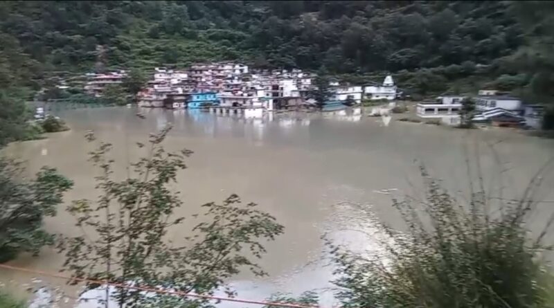 बरसात में खतरे ही खतरे : अब यमुना में बनी झील ने डराया