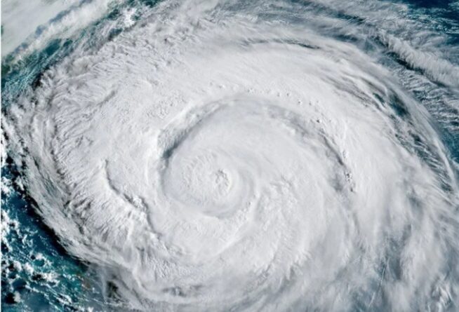 जलवायु परिवर्तन का एरिन जैसे समुद्री तूफानों पर प्रभाव