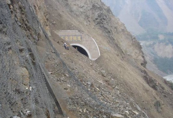 पिथौरागढ़ में भूस्खलन से एनएचपीसी टनल का मुहाना बंद, 11 लोग अभी भी फंसे, रेस्क्यू जारी