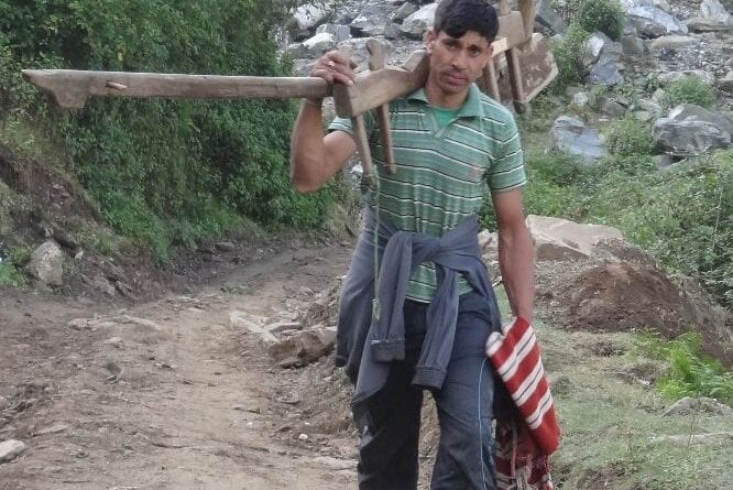 जड़ों के बिना घास: विकास में जनभागीदारी