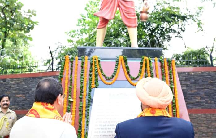 राजभवन देहरादून  में ‘‘भगीरथ उद्यान’’ का लोकार्पण, राज्यपाल और मुख्यमंत्री ने किया प्रतिमा का अनावरण