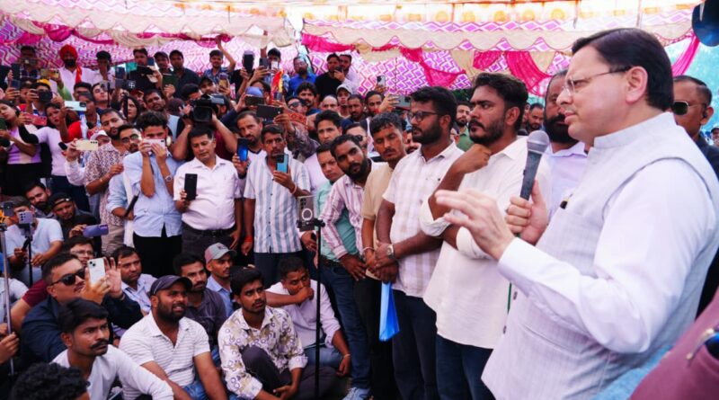 युवाओं के बीच पहुंचे सीएम धामी, परीक्षा प्रकरण में सीबीआई जांच की संस्तुति