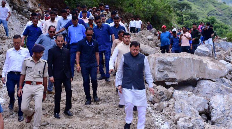 मुख्यमंत्री धामी ने बागेश्वर केआपदा प्रभावित क्षेत्र पौंसरी में ग्रामीणों का हालचाल जाना