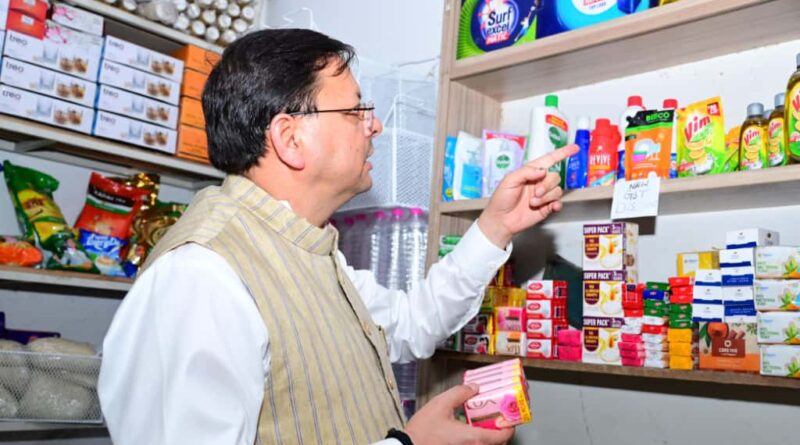 जीएसटी सुधार का असर जानने मुख्यमंत्री धामी पहुंचे बाजार