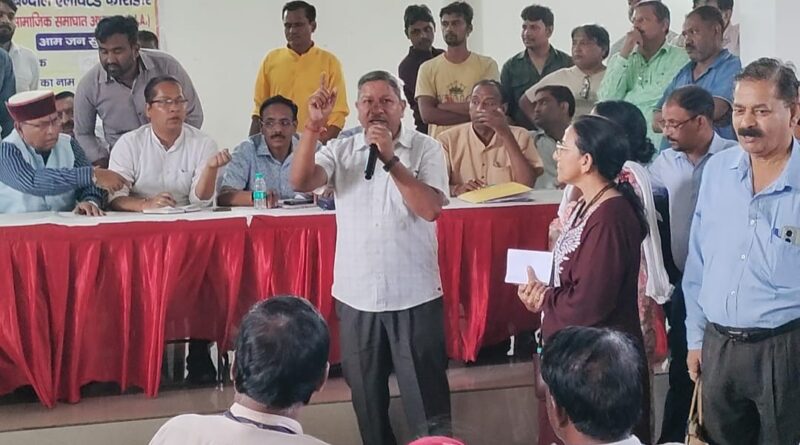 एलिवेटेड रोड की  जनसुनवाई : लोगों के साथ धक्का-मुक्की, बोलने नहीं दिया