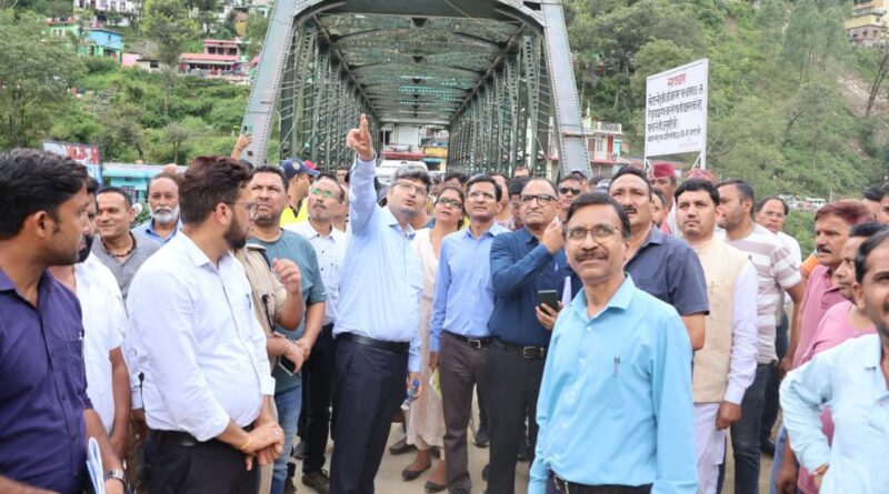 केंद्रीय टीम ने थराली में आपदा प्रभावित क्षेत्रों का किया स्थलीय व हवाई सर्वेक्षण