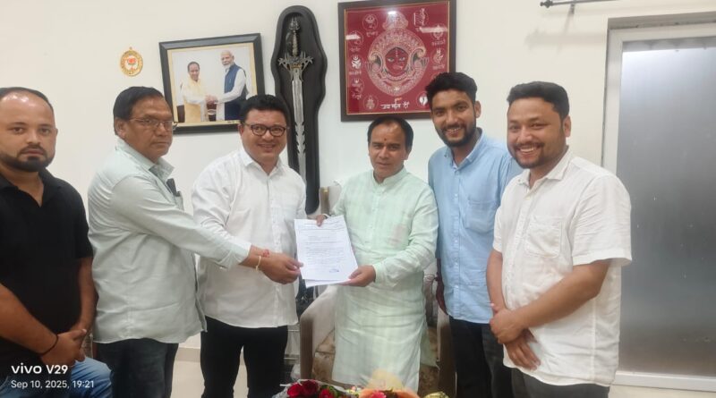 अभिवावकों ने देवाल इंटर कॉलेज  की समस्याओं  से मंत्री को कराया अवगत