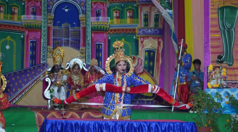 गौचर में रामलीला के दूसरे दिन सीता स्वयंवर मंचन, दर्शकों की भारी भीड़