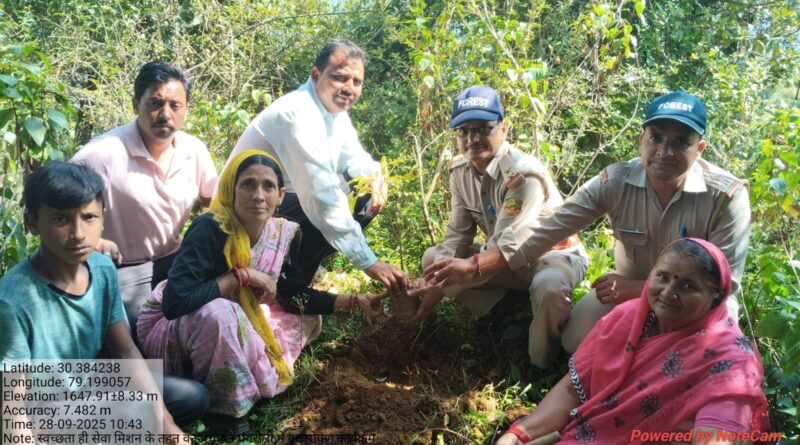 पोखरी की पगरोली वन पंचायत में स्वच्छता अभियान और वृक्षारोपण कार्यक्रम संपन्न