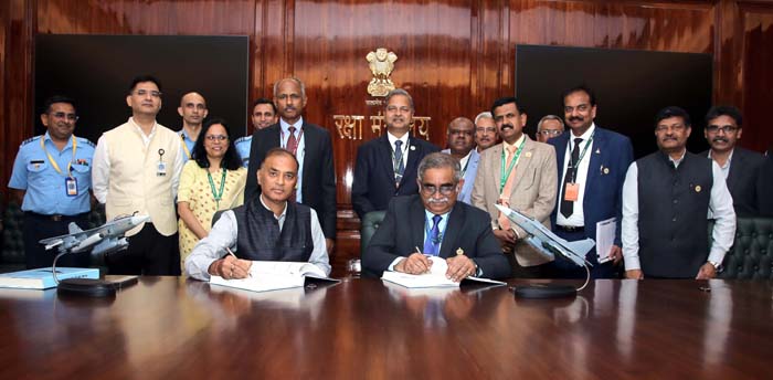 वायु सेना के लिए लड़ाकू विमानों  की खरीद के लिए एचएएल को मिला  62,370 करोड़ रुपये का ठेका