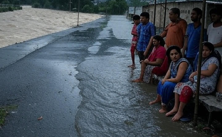 उत्तराखंड में भारी बारिश का रेड अलर्ट, अगले तीन दिन भी मौसम रहेगा सख्त