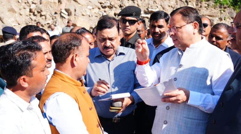 मुख्यमंत्री ल धामी ने आपदा प्रभावितों के बीच मनाई दीपावली