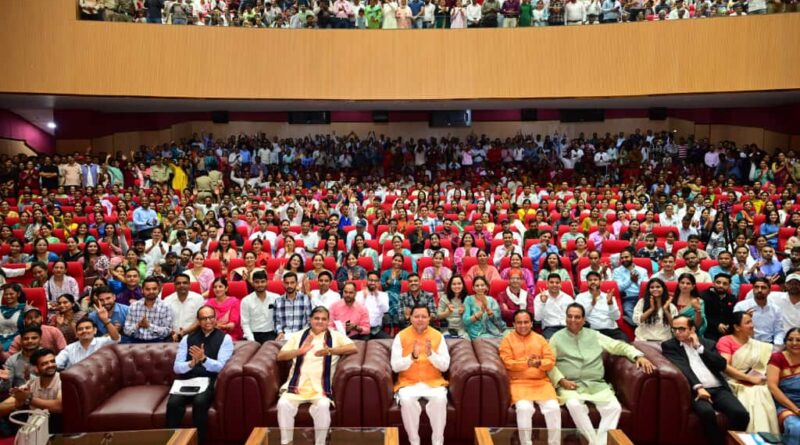 मुख्यमंत्री ने प्रदान किये 1456 अभ्यर्थियों को नियुक्ति पत्र