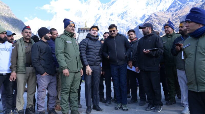 मुख्य सचिव आनन्द बर्द्धन ने केदारनाथ यात्रा व्यवस्थाओं का लिया जायजा, पुनर्निर्माण कार्यों का किया निरीक्षण