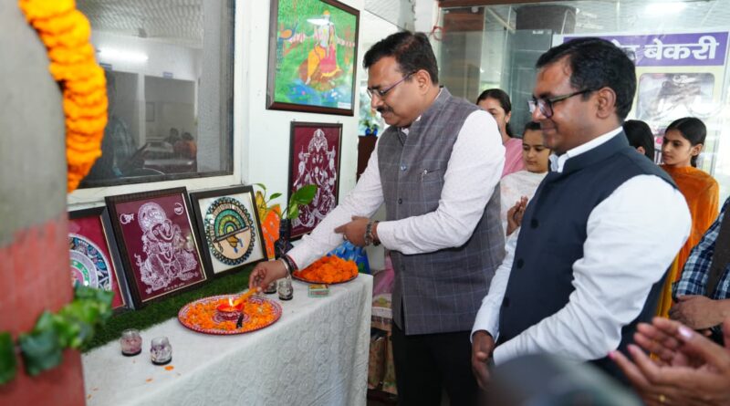 मुख्य सचिव ने किया बाल देखरेख संस्थाओं एवं महिला गृहों की प्रदर्शनी का उद्घाटन