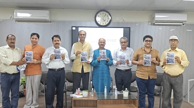 दून पुस्तकालय में *आवारा कदम अनजान रास्ते* का लोकार्पण और चर्चा.