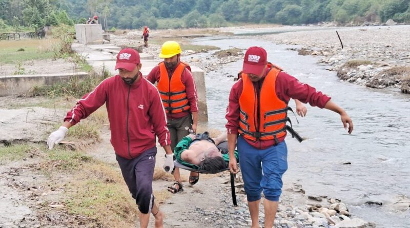 पिंडर नदी से एसडीआरएफ ने निकाला अधेड़ के शव