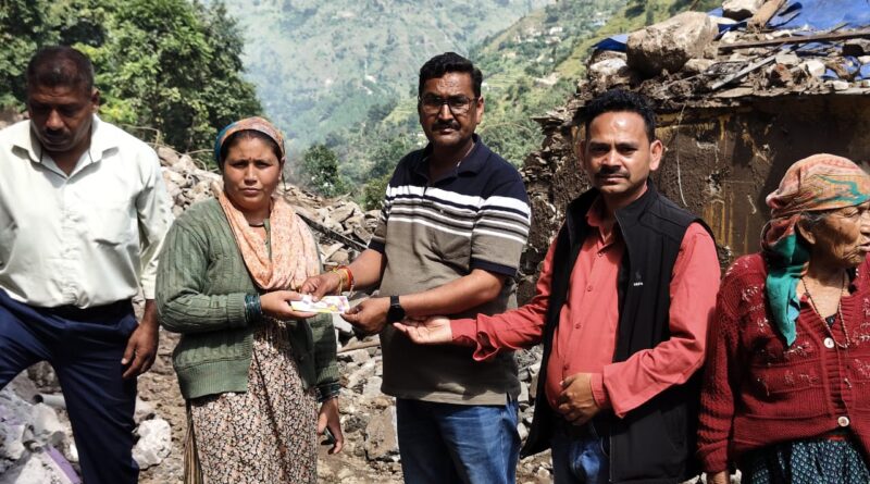 आपदा में शिक्षकों ने बढ़ाया मदद का हाथ  ; 2.16 लाख की राशि से राहत वितरण