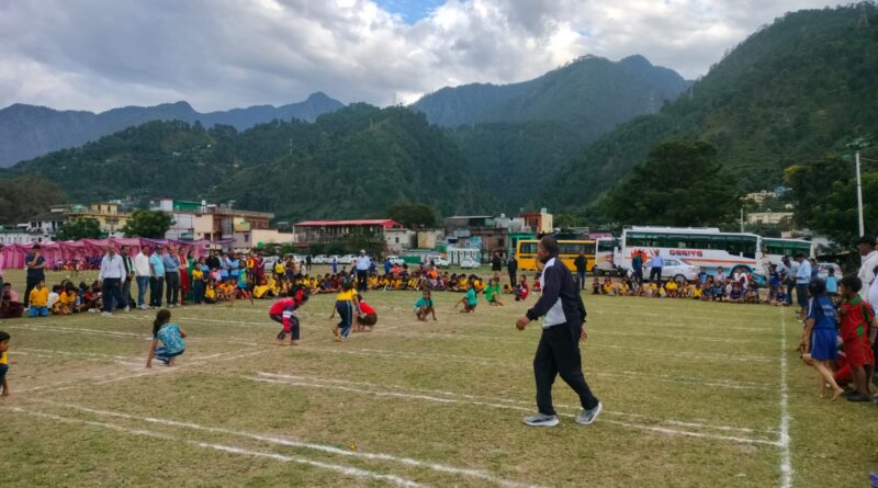 गौचर में शरदकालीन शीतकालीन जनपदीय क्रीड़ा प्रतियोगिता का रंगारंग उद्घाटन