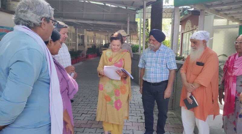 अफवाह फैलाने और दुष्प्रचार करने वालों पर कार्रवाई के लिए डीएम को ज्ञापन