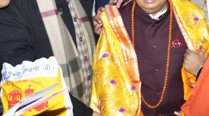 मुकेश अंबानी ने बदरीनाथ – केदारनाथ के किए दर्शन, 10 करोड़ रुपये का दान