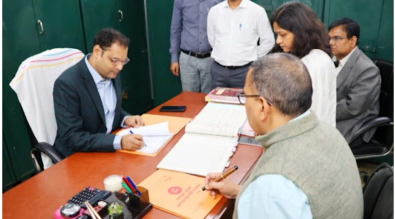 चमोली के नये डीएम गौरव कुमार ने संभाला कार्यभार